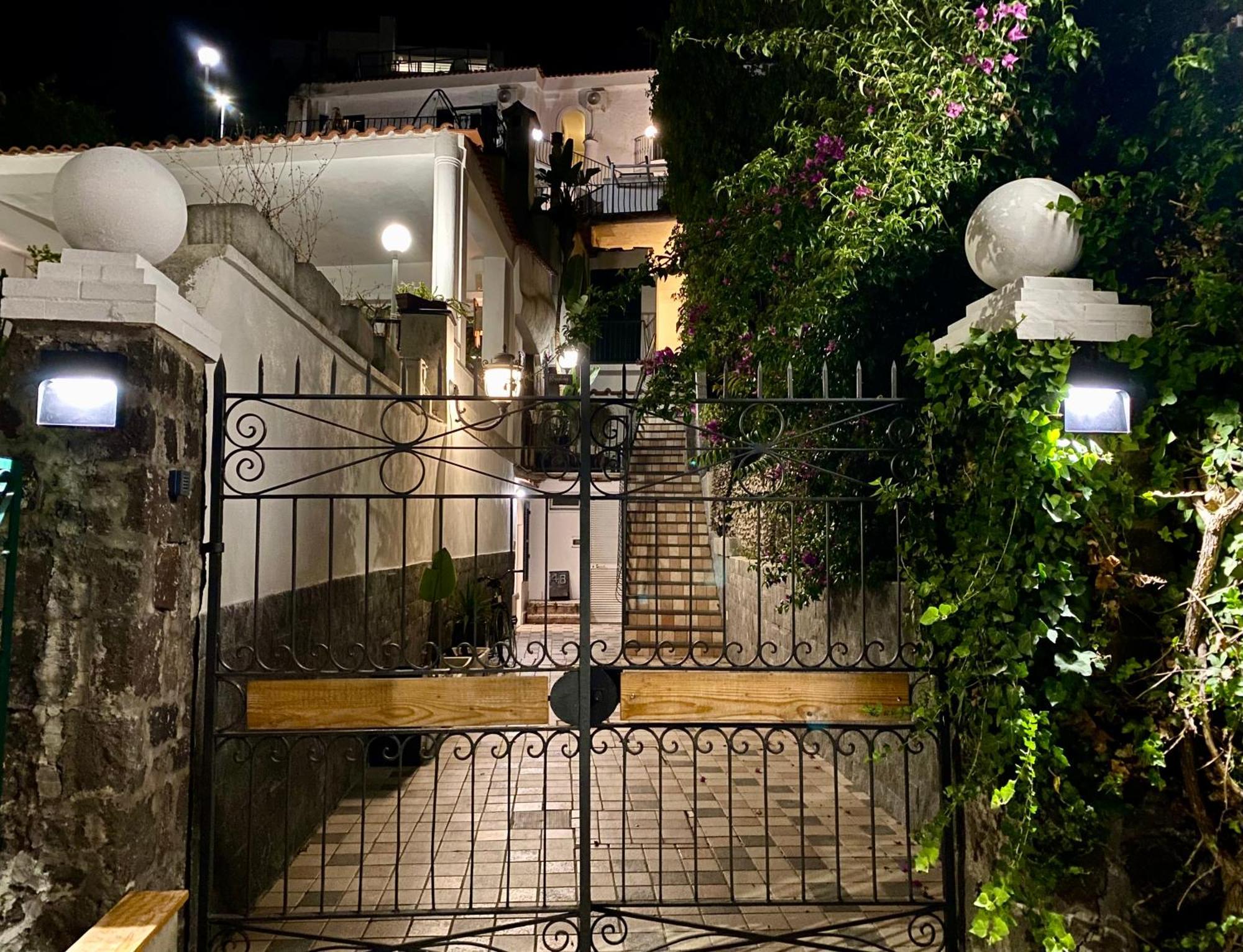 Black Market Hotel ايسكيا المظهر الخارجي الصورة